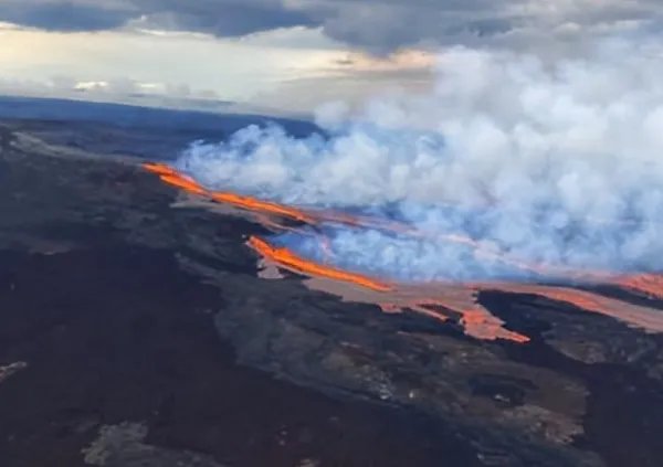 美国夏威夷冒纳罗亚火山开始喷发,火山喷发的原因是什么呢?
