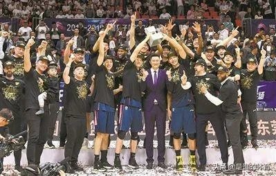 谁动了李楠的帅位,杜锋如何平衡国家队和广东队?