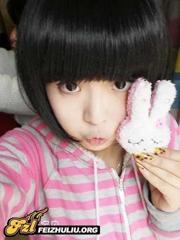 非主流帅哥抱兔子头像闪图