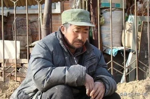 农村老人六十多岁了还在工地上打工正常吗？