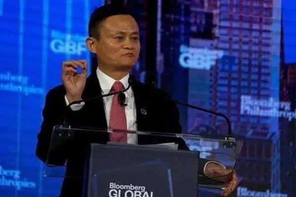 马云在什么节目中说欣赏年轻人送快递呢？