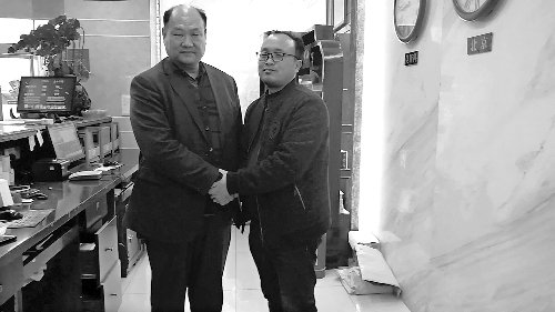 河北司机携妻儿登门感谢河南大叔称是他救了我的命，你怎么看？