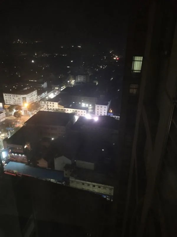 广东阳江籍渔船沉没12人获救怎么回事？