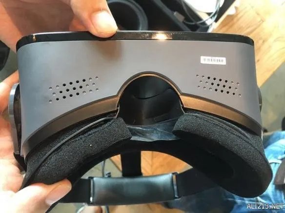 小派4K VR上手评测:全球首款4K分辨率VR眼镜!