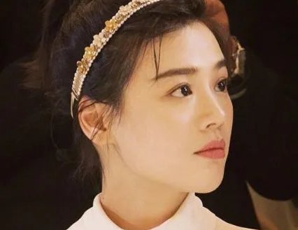 不少人说马思纯能红是周冬雨带动的,真的是这样的吗?