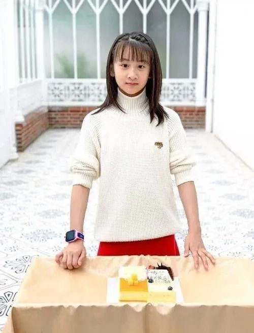 有种“野蛮发育”叫田亮女儿,14岁身高1米7身材超吸睛, 有多漂亮呢?