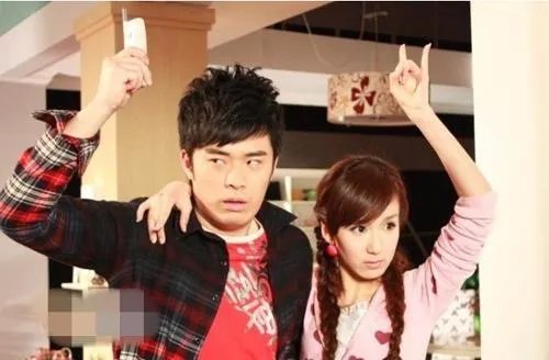 如何评价《爱情公寓》里的三观？有三观不正吗？