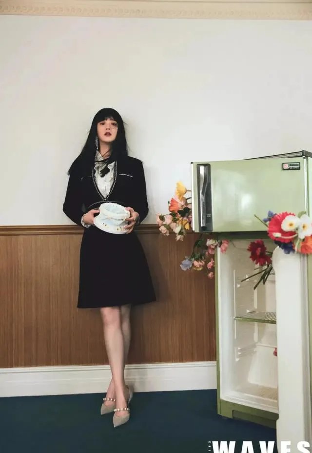 太像了，蒋欣最近封面照酷似范冰冰，大家觉得可以替代范冰冰吗？