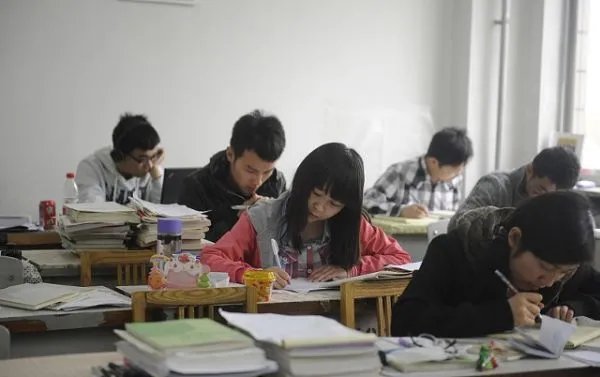 电子科大就考研题目出现偏差致歉：补考并追责，你怎么看？