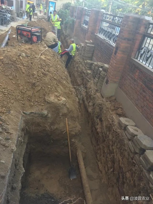 农村老人六十多岁了还在工地上打工正常吗？