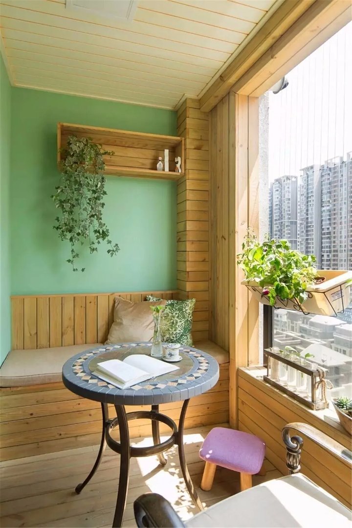 阳台管道太碍眼，下面的美化你喜欢哪种做法呢？