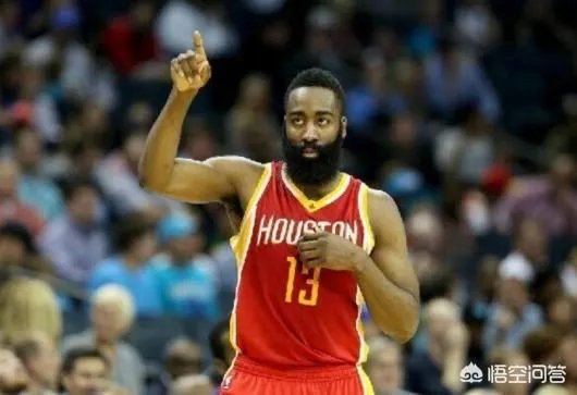 笑喷了！保罗边运球边与哈登母亲击掌，结果被吹出界失误，你如何看？