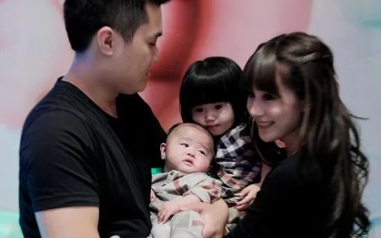 郑恺回应辣妈韦雪事件 网红辣妈韦雪离婚了吗