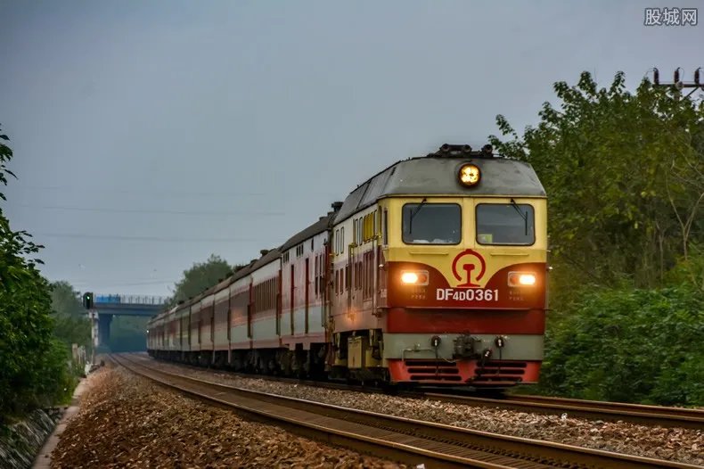 印度搭火车像打仗 乘坐火车注意事项有哪些你知道吗