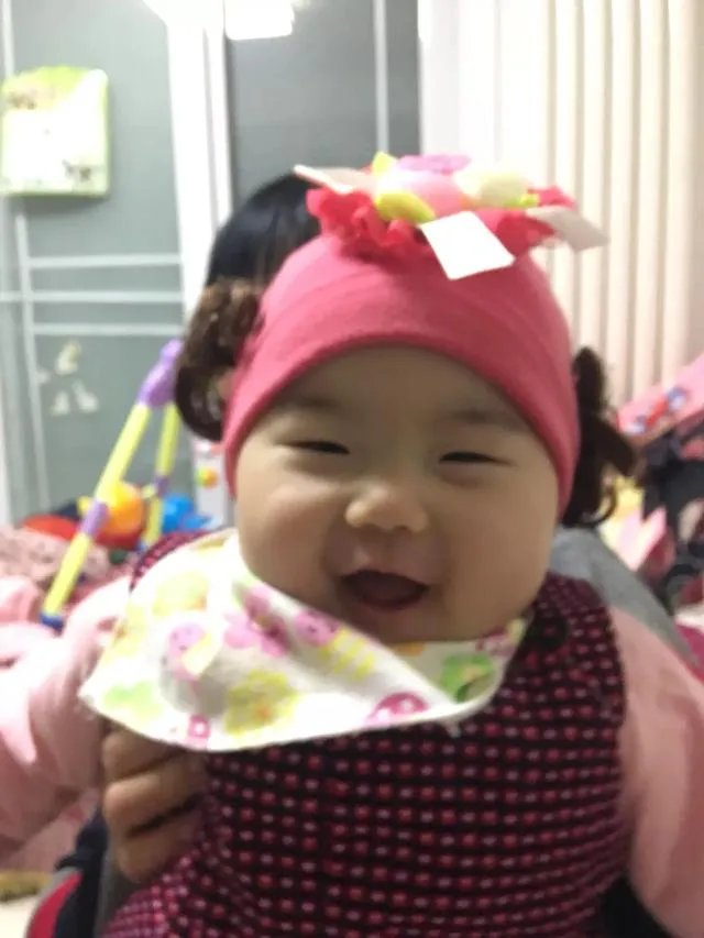 如何看待宋仲基手拿婴儿书返韩？