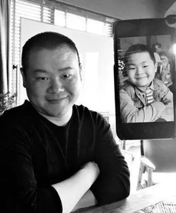 岳云鹏撞脸孩同台 网友调侃：孩子母亲呢