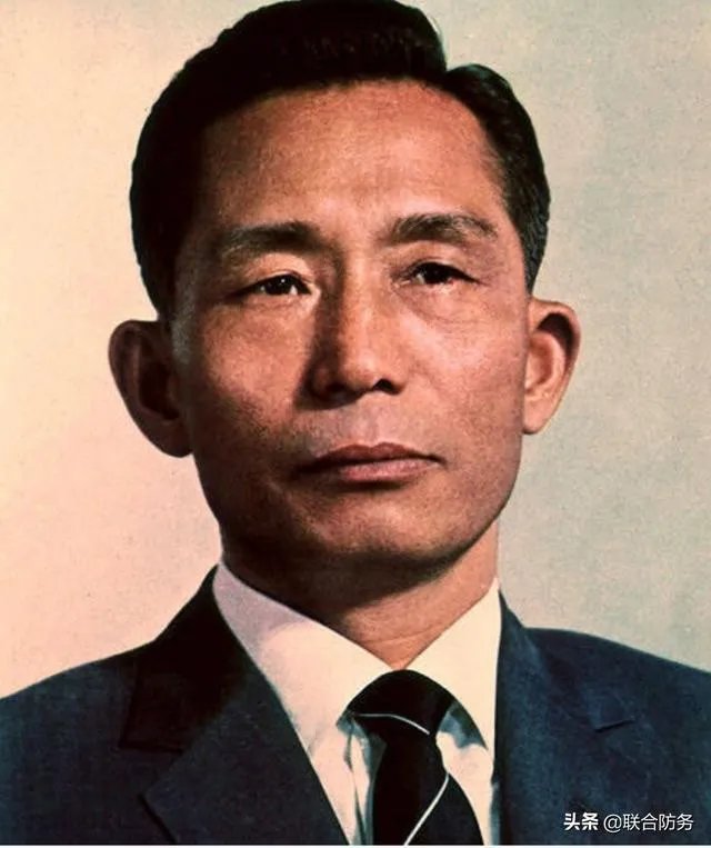 现在韩国倍受日本打压和制裁，这是文在寅的错，还是朴槿惠的错？