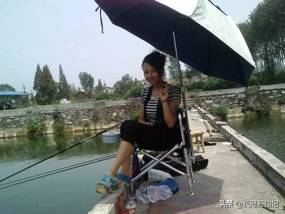 下雨天河边钓鱼，打鱼窝有没有效果，知道的老铁能否分享下经验？