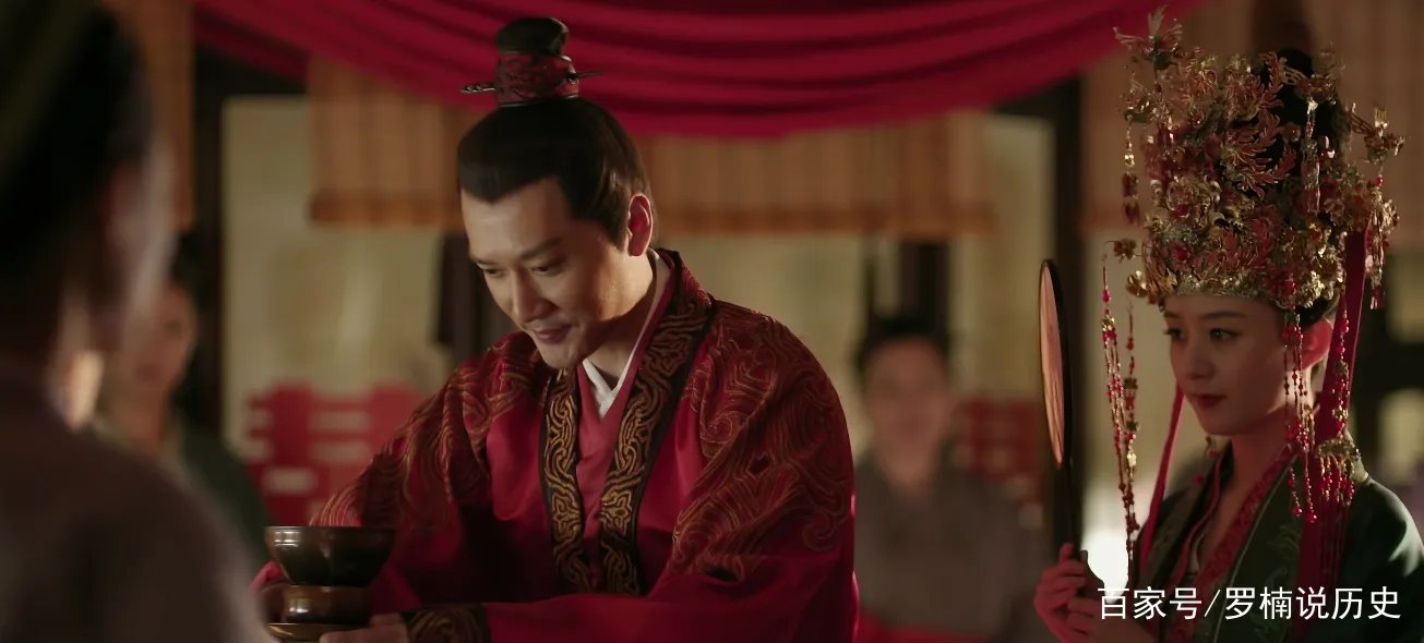 知否里为什么墨兰是自己去明兰是顾接