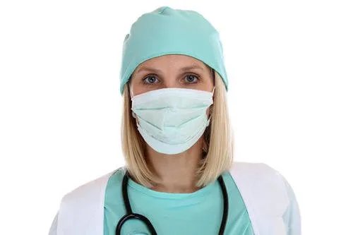 你怎么看待乘客拒戴口罩致航班延误1小时的事件呢？