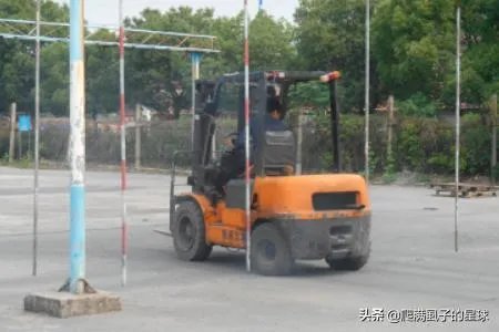 叉车考试倒桩技巧图解？