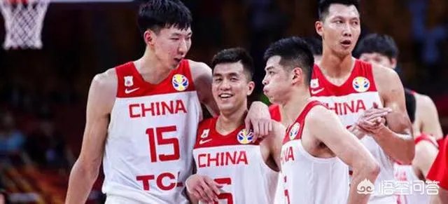 央视公开批评了中国男篮2人(周琦和李楠),并直言:和顶级球队差太多,你怎么看?