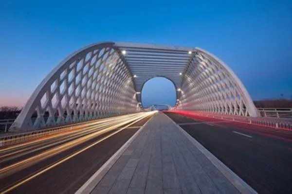 未来的桥是什么样子 画一画给大家介绍一下