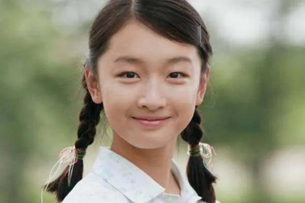 单眼皮的周冬雨也很火，为什么现在的大众还是喜欢双眼皮大眼睛？