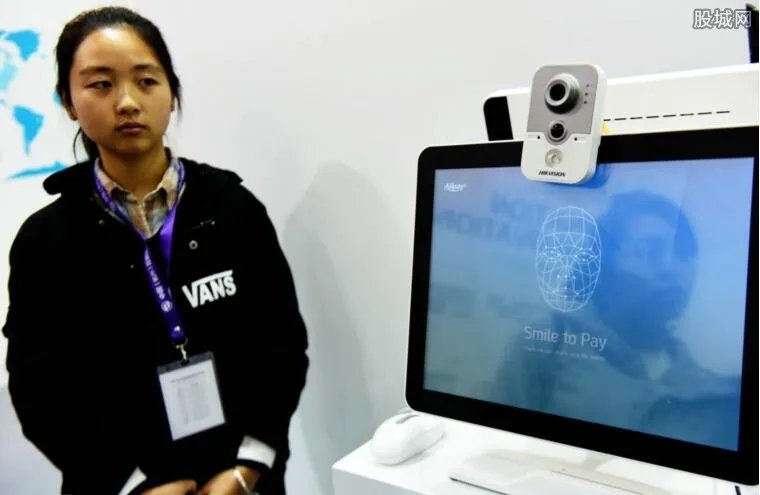 长春首家无人超市 购物后究竟是怎么买单的？