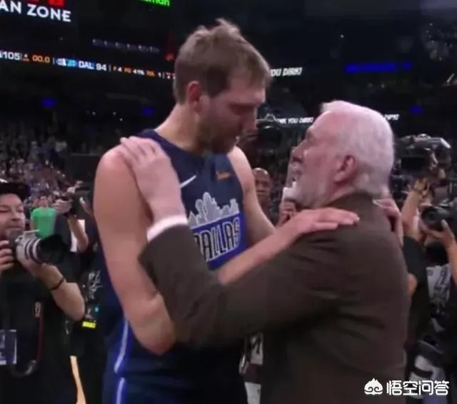 马刺对阵独行侠,诺维斯基最后一攻,波波维奇大喊防守球员闪开,不要协防,如何评价?