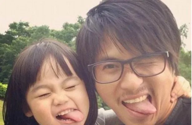 韩寒妻女近照曝光，他们是有多幸福？