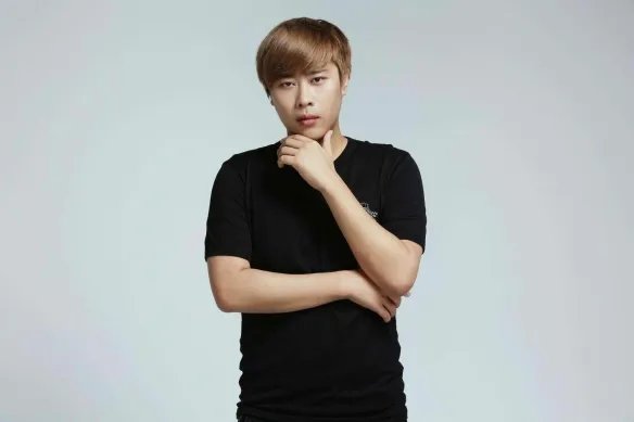 这把能翻？石锤卢本伟开挂UP主公开道歉:视频有问题