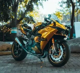 山东临沂多人街头飙车炫技!其行为可能会酿成什么后果?