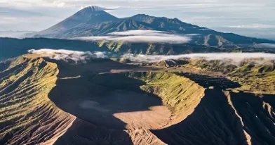 美国夏威夷冒纳罗亚火山开始喷发,火山喷发的原因是什么呢?