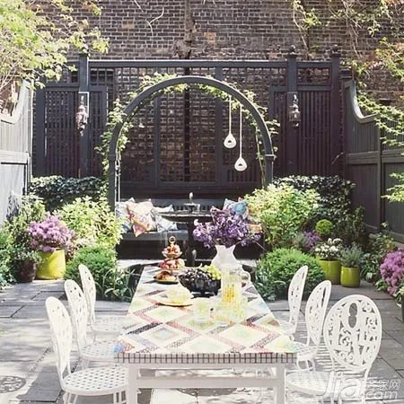 10个户外餐厅设计 花团簇拥的华丽感