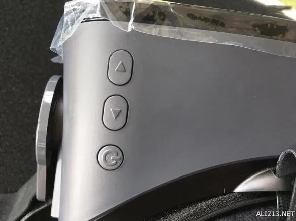 小派4K VR上手评测:全球首款4K分辨率VR眼镜!