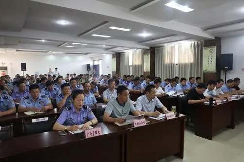 一17岁男孩在放学途中遭城管中队长当街殴打，该事件最终的处理结果如何？