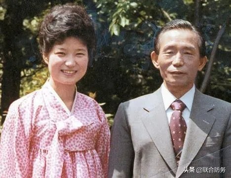 现在韩国倍受日本打压和制裁，这是文在寅的错，还是朴槿惠的错？