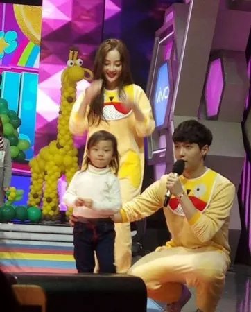 快乐大本营最新一期甜馨仅露几秒后脑勺 芒果台欺骗观众