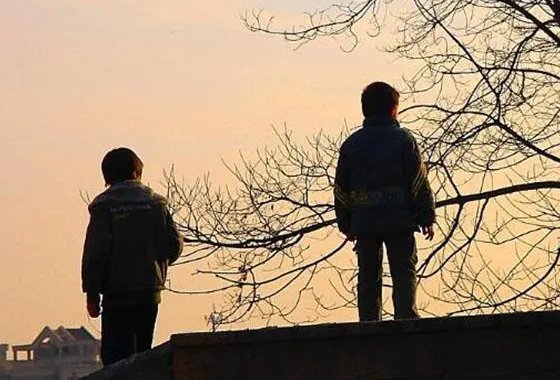 河南周口宝宝对着监控不停喊妈妈，你如何看待这个场景呢？