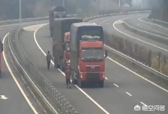 河北司机携妻儿登门感谢河南大叔称是他救了我的命，你怎么看？