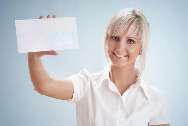 除了悬挂横幅派发宣传单和优惠券，美甲店开业促销的活动还有哪些?