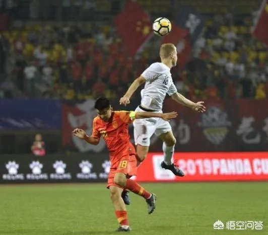 国青0-2负泰国耻辱之战，门将扑球进自家球门，前锋空门推射不进，中国足球还有救吗？