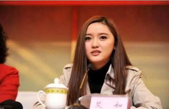 川足美女董事长艾如身家大起底 罕见清纯私照曝光