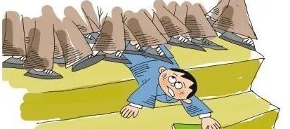 生活中遇到踩踏事故该如何自救？