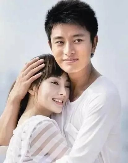 李小璐和贾乃亮相差几岁？