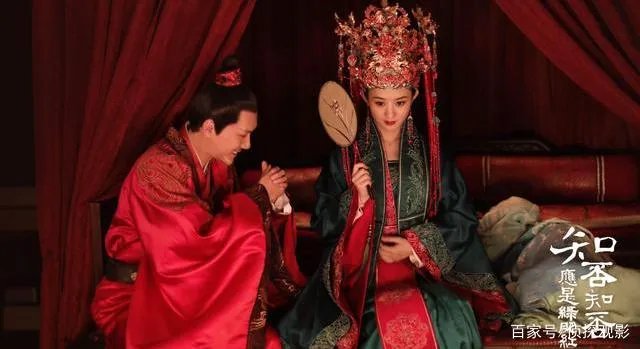 知否里为什么墨兰是自己去明兰是顾接