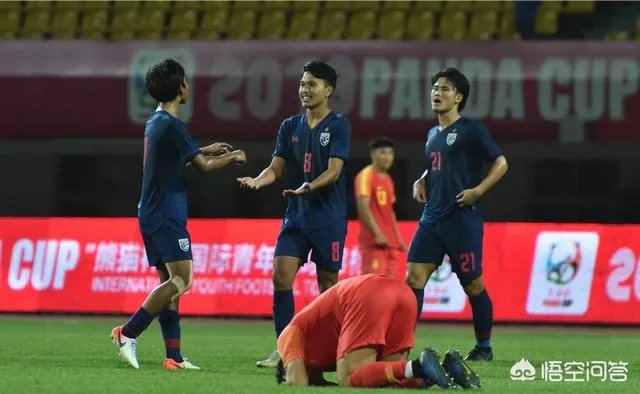 国青0-2负泰国耻辱之战，门将扑球进自家球门，前锋空门推射不进，中国足球还有救吗？