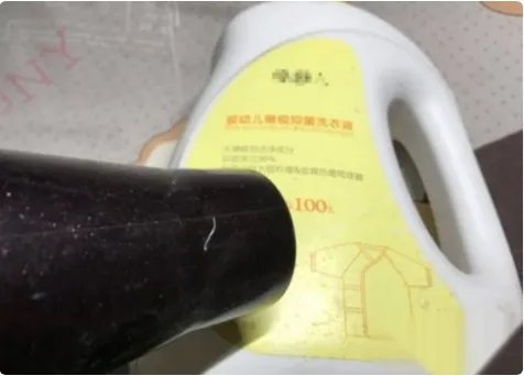 洗衣液瓶子做简易花盆制作方法图片大全