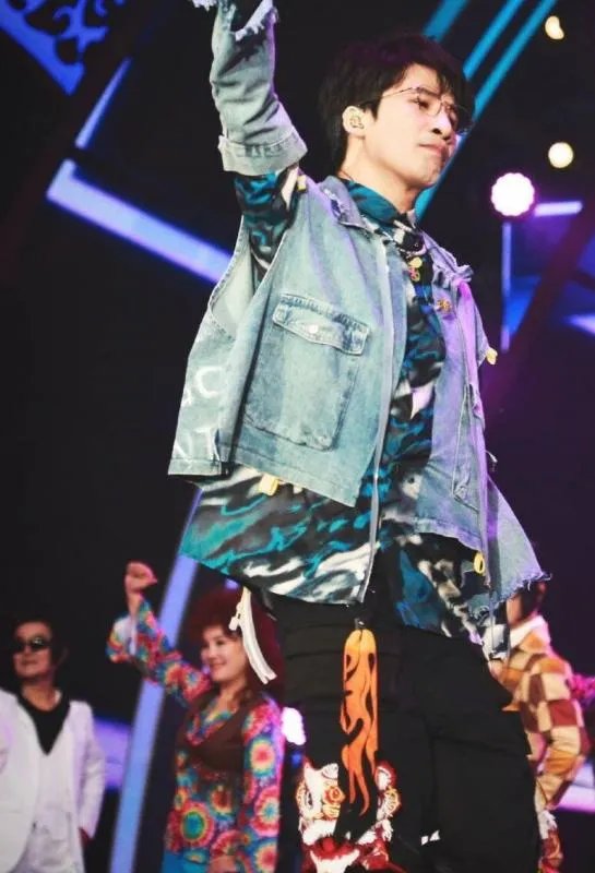 王思聪作为娱乐圈的纪检委，他都撕过哪些明星？